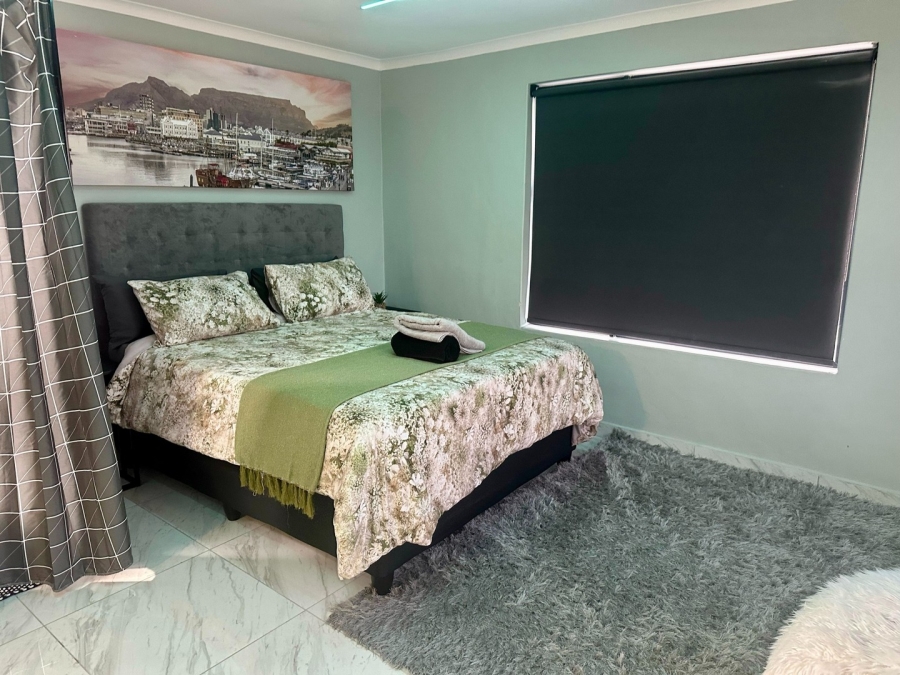 To Let 4 Bedroom Property for Rent in Table View Western Cape